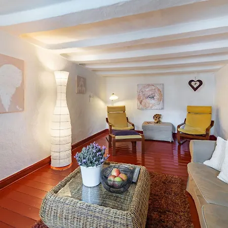 Vakantiehuis Romantic Holiday In On The Village Square Schleiden