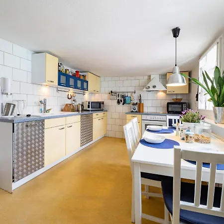 Vakantiehuis Romantic Holiday In On The Village Square