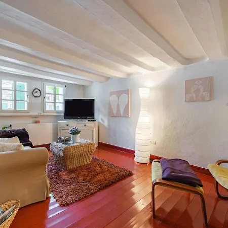 Vakantiehuis Romantic Holiday In On The Village Square